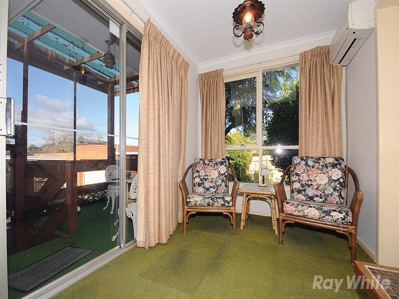 24 Delmore Crescent, Glen Waverley VIC 3150