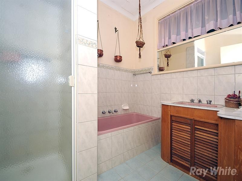 24 Delmore Crescent, Glen Waverley VIC 3150