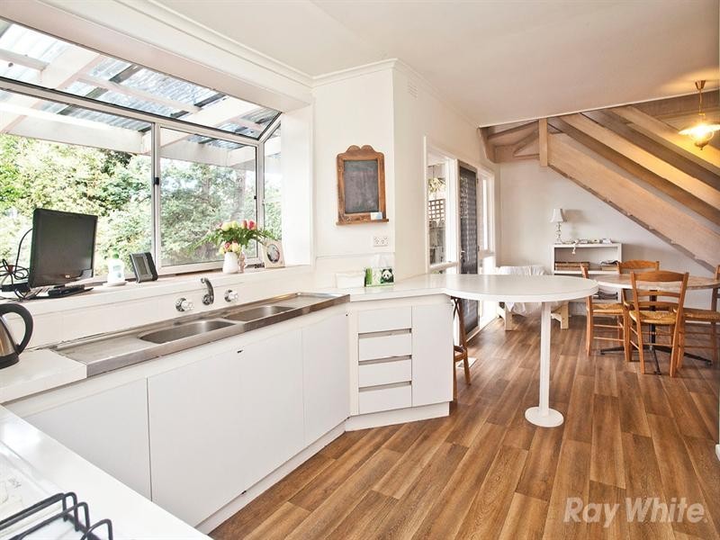 22 Hallows Street, Glen Waverley VIC 3150