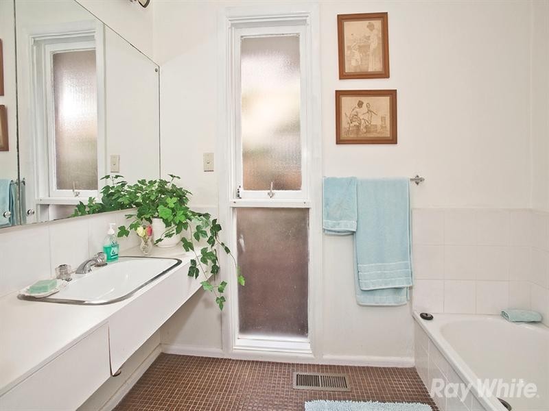 22 Hallows Street, Glen Waverley VIC 3150