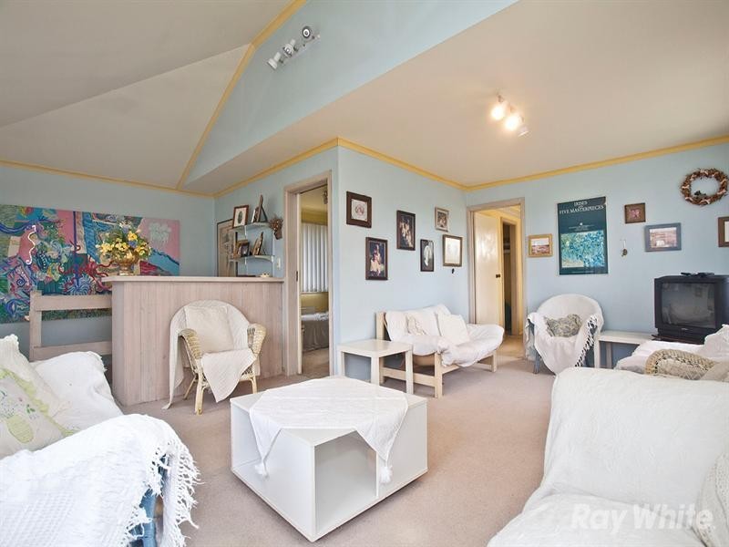 22 Hallows Street, Glen Waverley VIC 3150