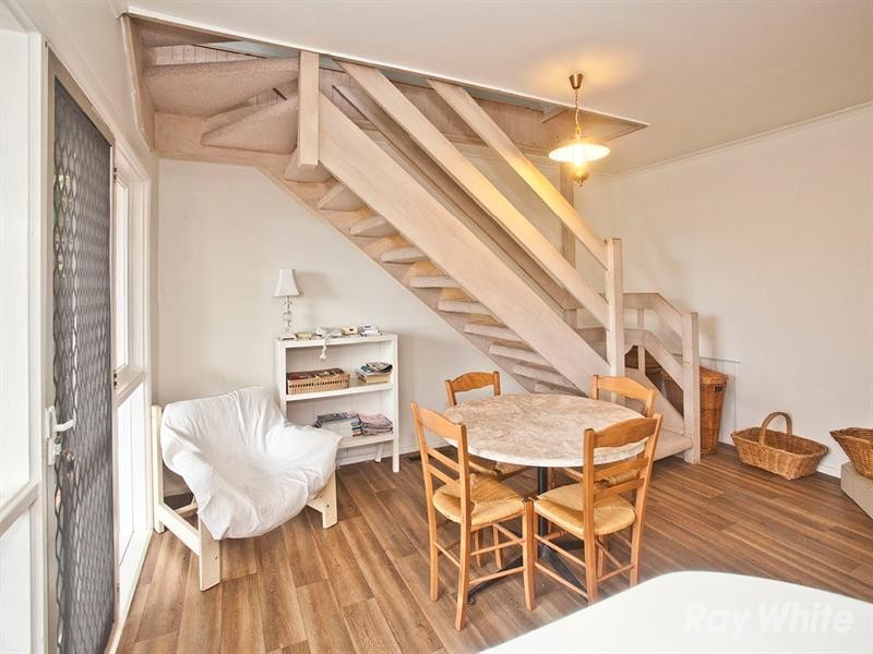 22 Hallows Street, Glen Waverley VIC 3150