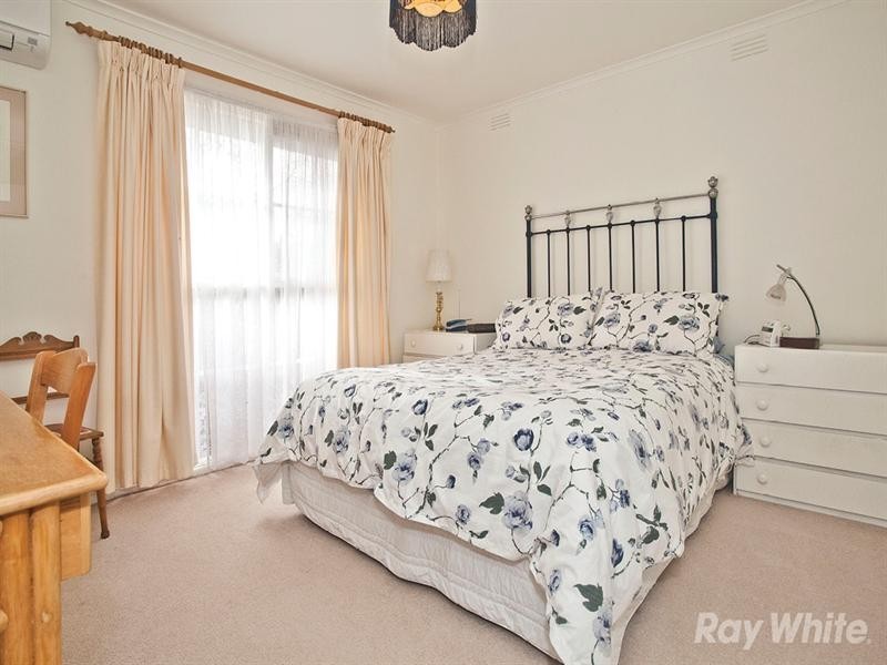 22 Hallows Street, Glen Waverley VIC 3150