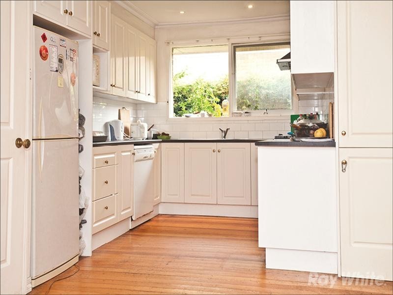 33 Winston Street, Glen Waverley VIC 3150
