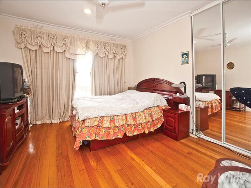 33 Winston Street, Glen Waverley VIC 3150