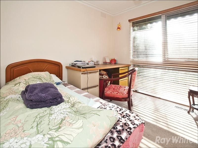 33 Winston Street, Glen Waverley VIC 3150