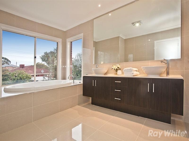 32 Vermont Street, Glen Waverley VIC 3150