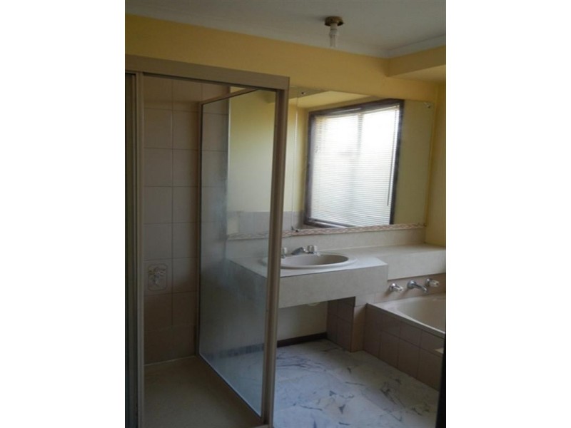 6 Chester Drive, Hampton Park VIC 3976