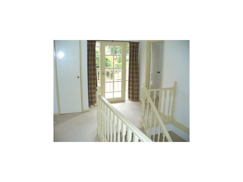 10 Kenross Drive, Wheelers Hill VIC 3150