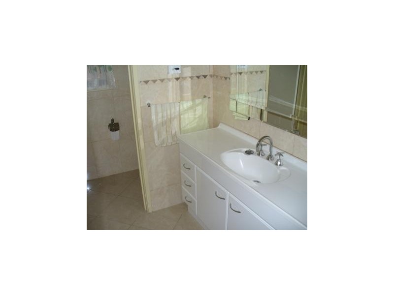 10 Kenross Drive, Wheelers Hill VIC 3150