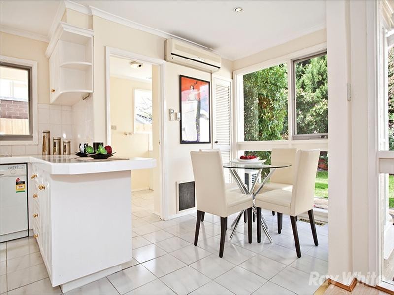 2/108 Blackburn Road, Doncaster East VIC 3109