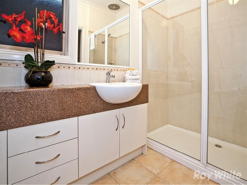 18A Coomleigh Avenue, Glen Waverley VIC 3150