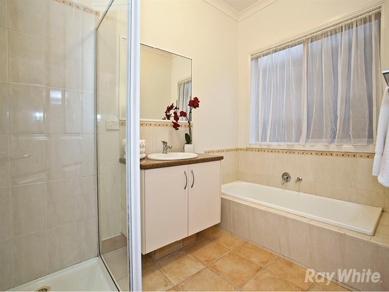 18A Coomleigh Avenue, Glen Waverley VIC 3150