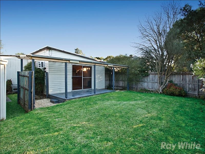23 Johnson Drive, Glen Waverley VIC 3150