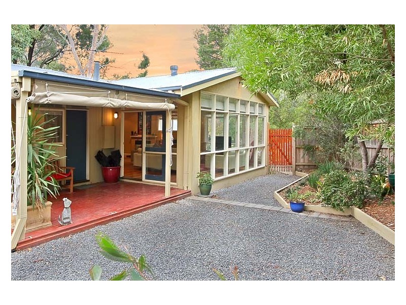 2 Rosalind Crescent, Blackburn VIC 3130