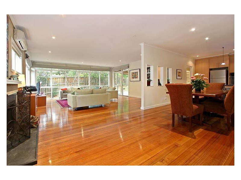 2 Rosalind Crescent, Blackburn VIC 3130