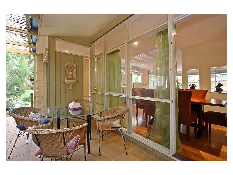 2 Rosalind Crescent, Blackburn VIC 3130