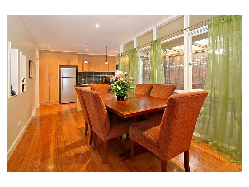 2 Rosalind Crescent, Blackburn VIC 3130