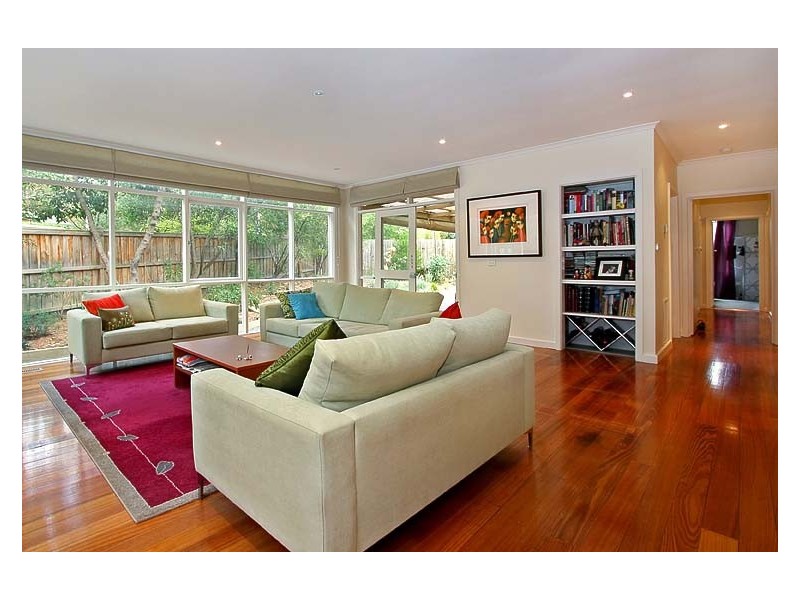 2 Rosalind Crescent, Blackburn VIC 3130