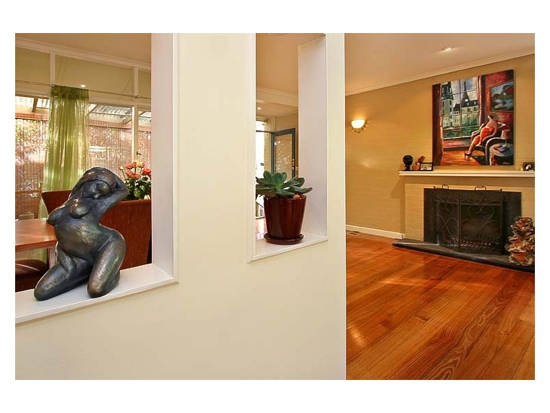 2 Rosalind Crescent, Blackburn VIC 3130