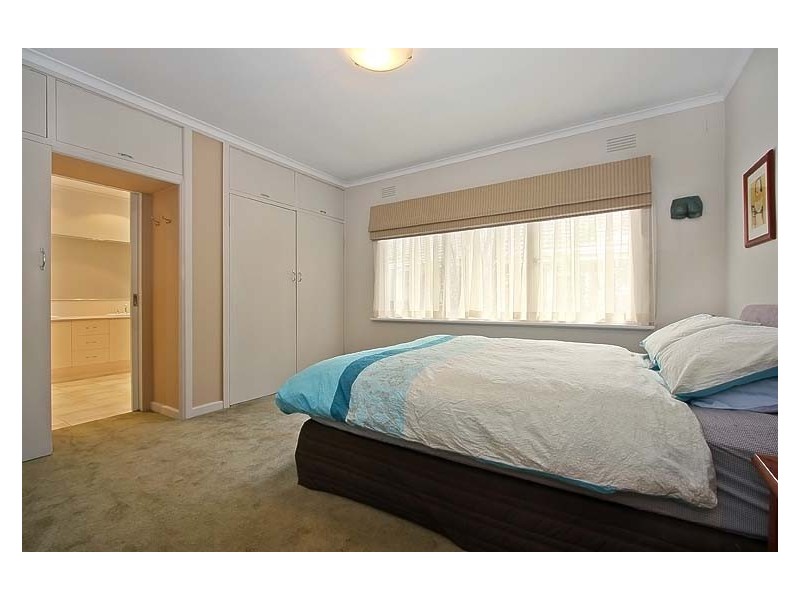 2 Rosalind Crescent, Blackburn VIC 3130