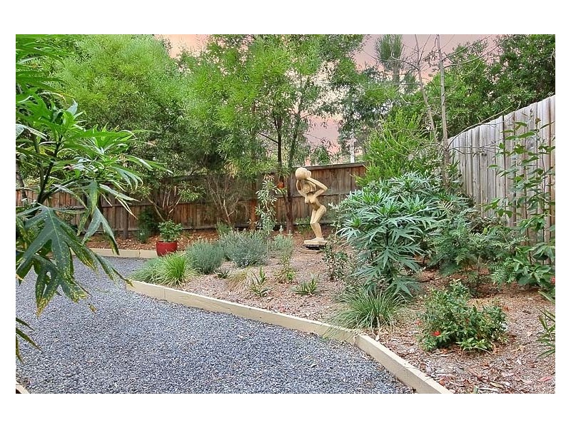 2 Rosalind Crescent, Blackburn VIC 3130