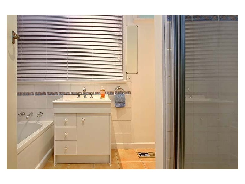 2 Rosalind Crescent, Blackburn VIC 3130