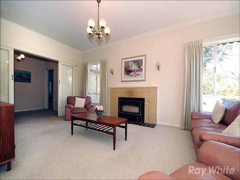 35 Larch Crescent, Mount Waverley VIC 3149