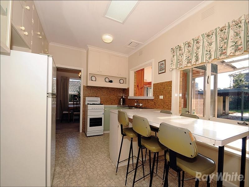 35 Larch Crescent, Mount Waverley VIC 3149