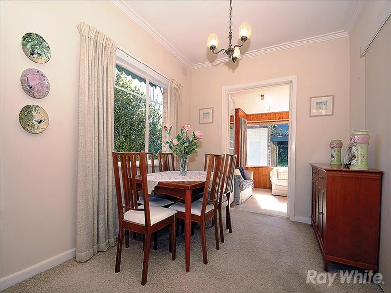 35 Larch Crescent, Mount Waverley VIC 3149