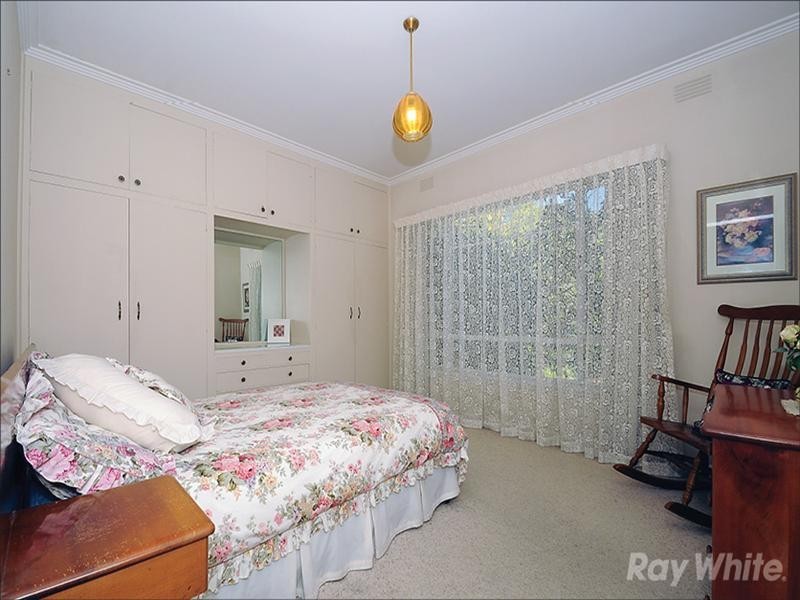 35 Larch Crescent, Mount Waverley VIC 3149