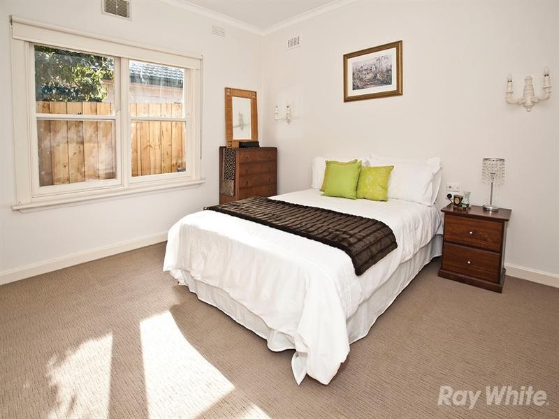 10 Jordan Grove, Glen Waverley VIC 3150