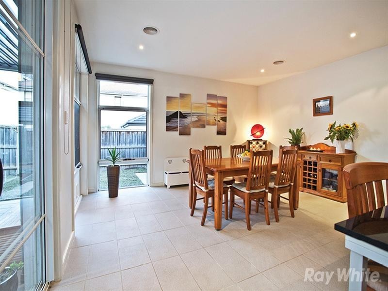 21 Lansdowne Circuit, Mulgrave VIC 3170