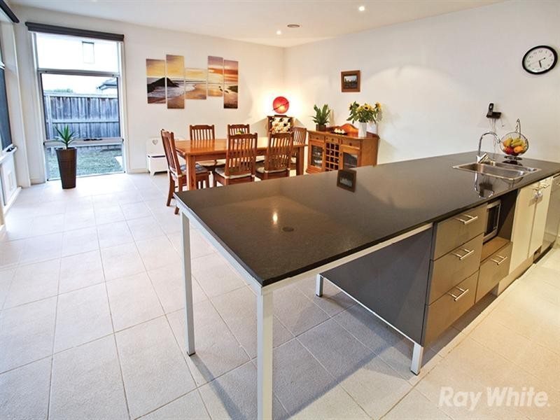 21 Lansdowne Circuit, Mulgrave VIC 3170