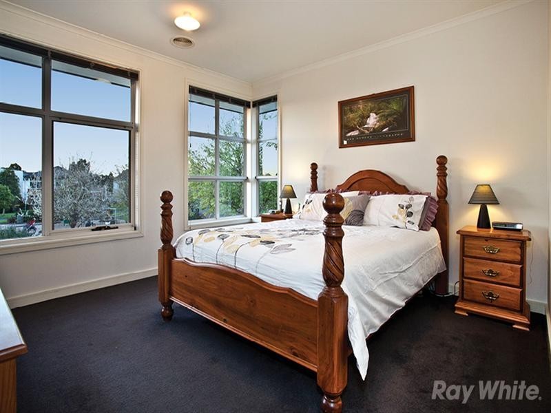 21 Lansdowne Circuit, Mulgrave VIC 3170