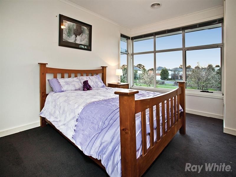 21 Lansdowne Circuit, Mulgrave VIC 3170