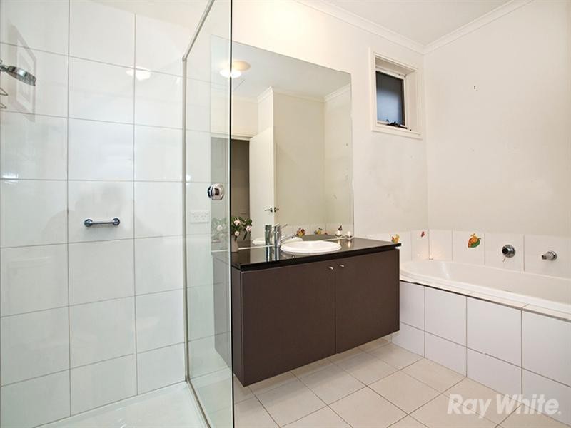 21 Lansdowne Circuit, Mulgrave VIC 3170