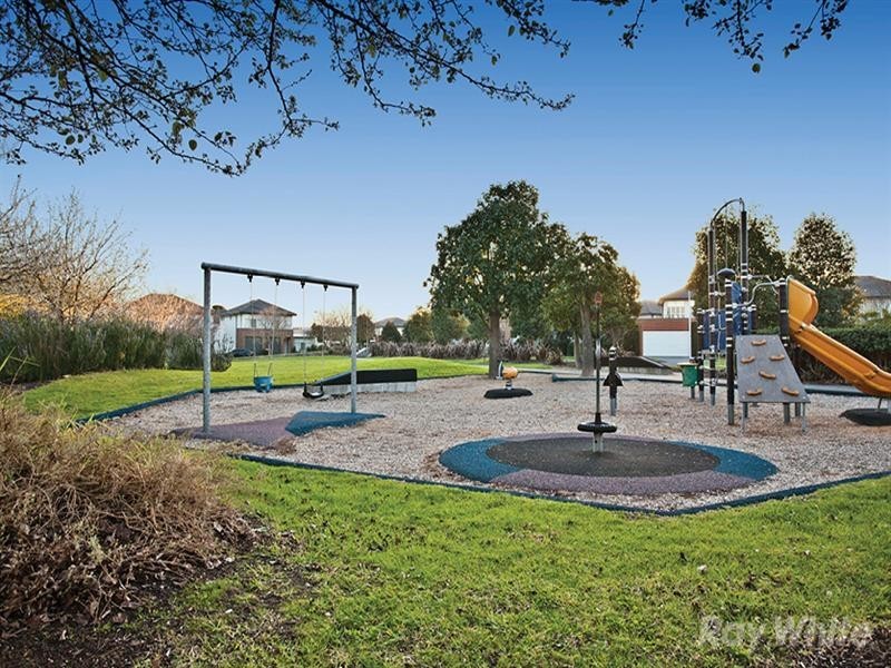 21 Lansdowne Circuit, Mulgrave VIC 3170