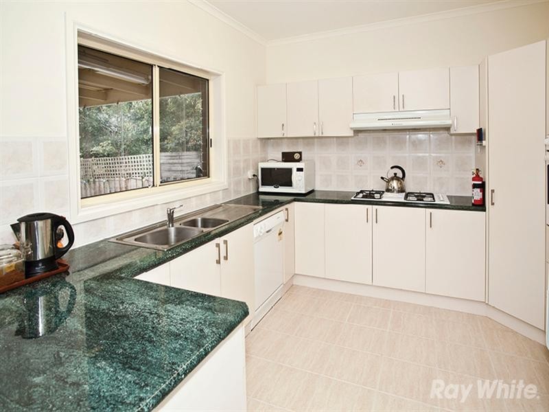 8 Larpent Street, Glen Waverley VIC 3150