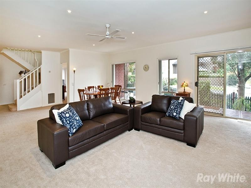 8 Larpent Street, Glen Waverley VIC 3150