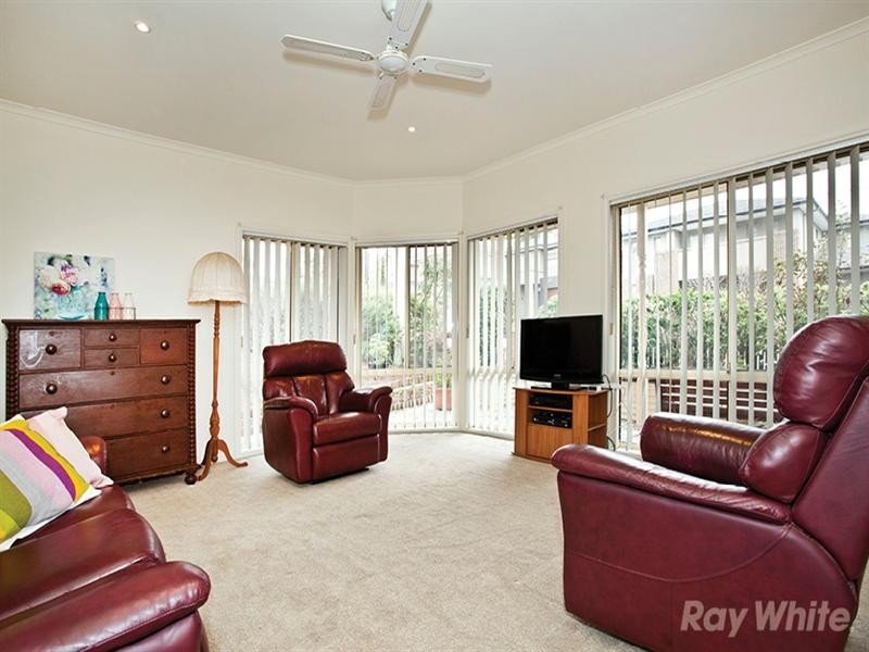 8 Larpent Street, Glen Waverley VIC 3150