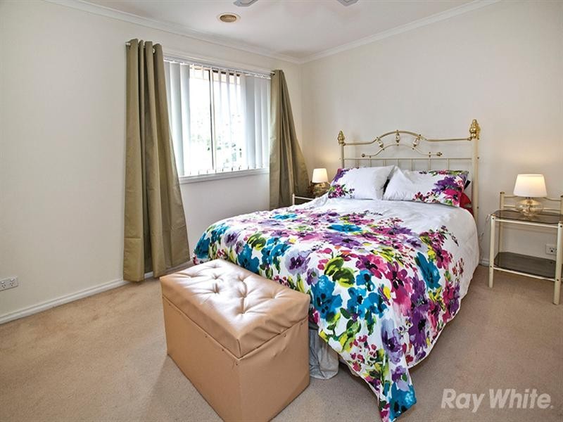 8 Larpent Street, Glen Waverley VIC 3150