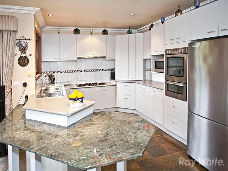 6 Strickland Drive, Wheelers Hill VIC 3150