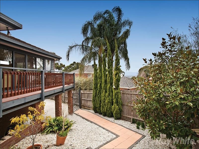 6 Strickland Drive, Wheelers Hill VIC 3150