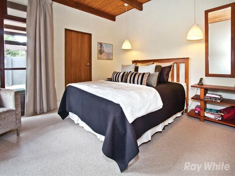 27 Greenways Road, Glen Waverley VIC 3150