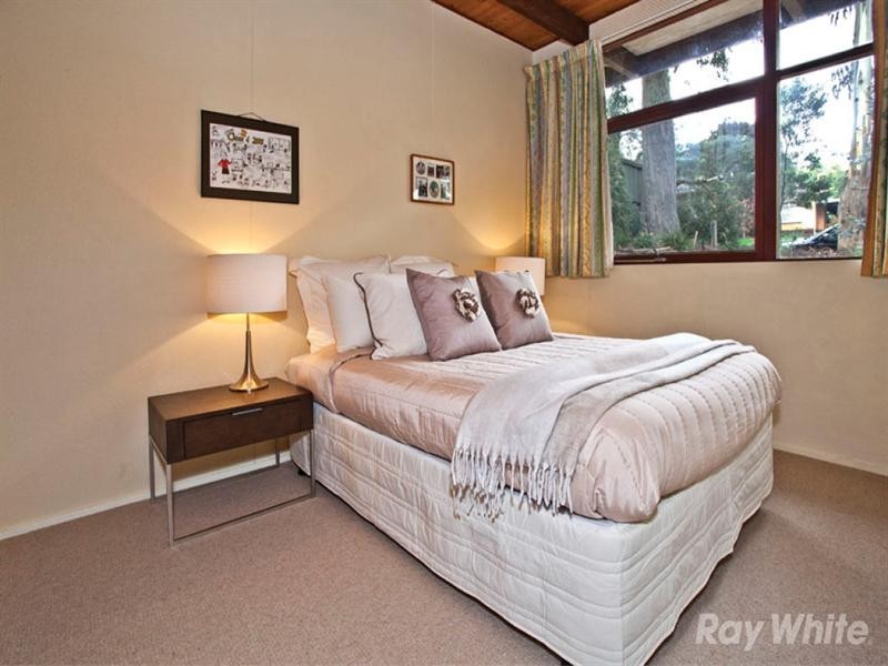 27 Greenways Road, Glen Waverley VIC 3150