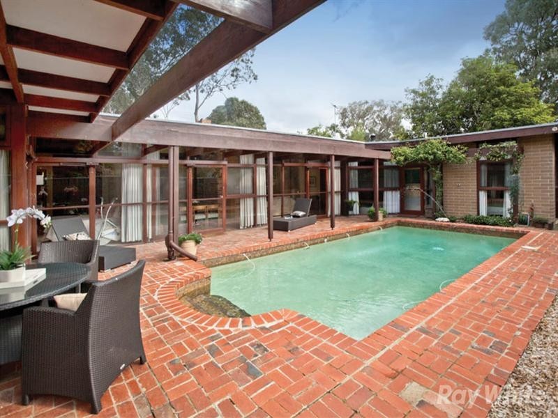 27 Greenways Road, Glen Waverley VIC 3150