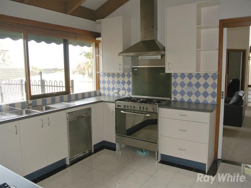 75 Holmbury Boulevard, Mulgrave VIC 3170