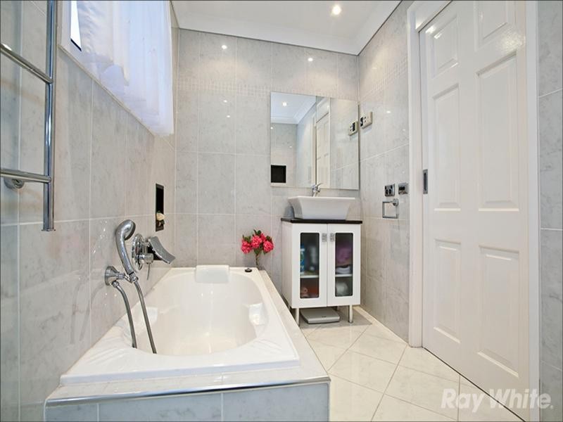 5 Wattleglade Court, Wheelers Hill VIC 3150