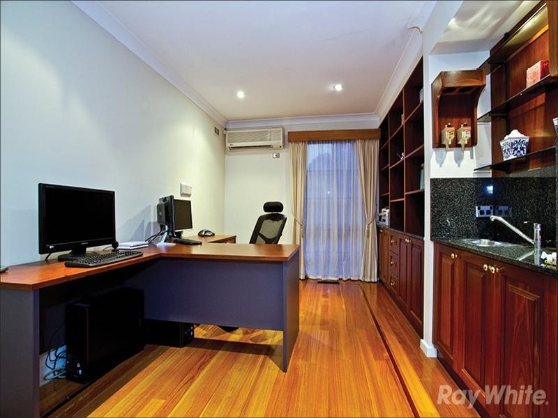 5 Wattleglade Court, Wheelers Hill VIC 3150